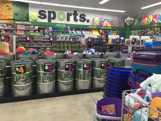 five below hug mees